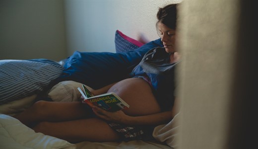 Почему замирает беременность