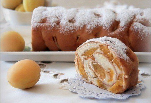 Пирог классический с абрикосами