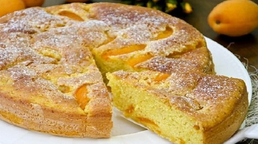 Пирог на йогурте с ябрикосами