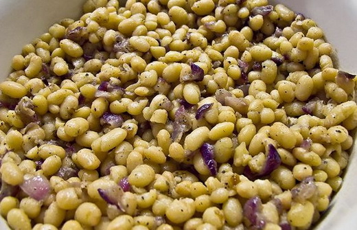 Белая фасоль с луком