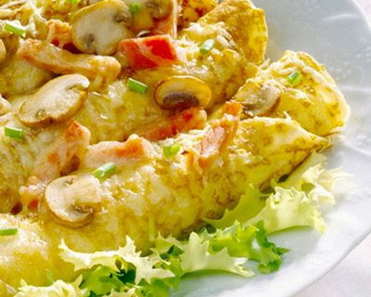 Блины с соусом на сыворотке
