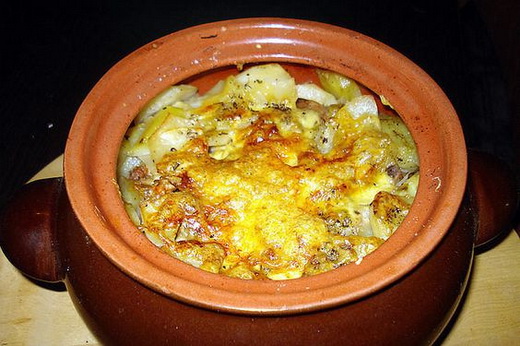 Горшочков с мясом и грибами и сыром Горшочков с мясом и грибами и сыром