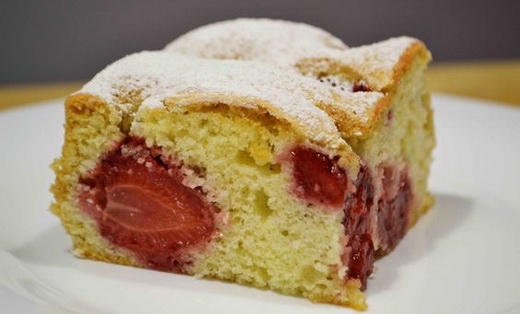 Пирог песочный с клубникой