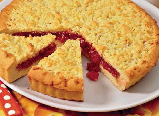 Пирог с клубникой открытый