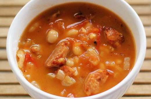 Фасоль со специями и с курицей