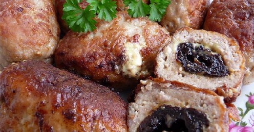 Котлеты с куриным филе сыром и черносливом