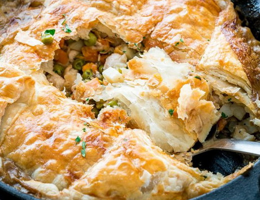 Пирог с луком и с курицей