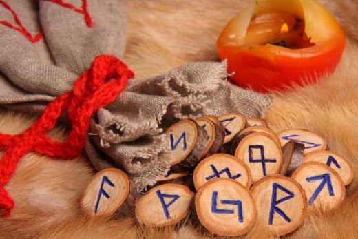 Гадание на славянских рунах Велес