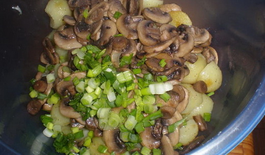 Салат с картошкой курицей и грибами слоями рецепт с Салат с картошкой курицей и грибами слоями рецепт с