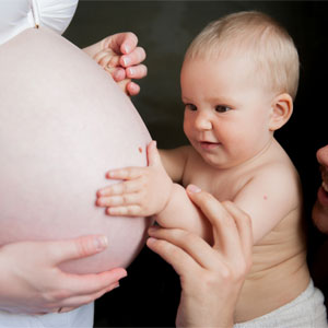 Можно кормить грудью при беременности