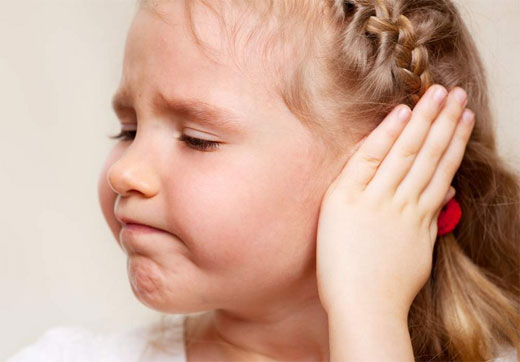 У ребенка болит ухо без температуры